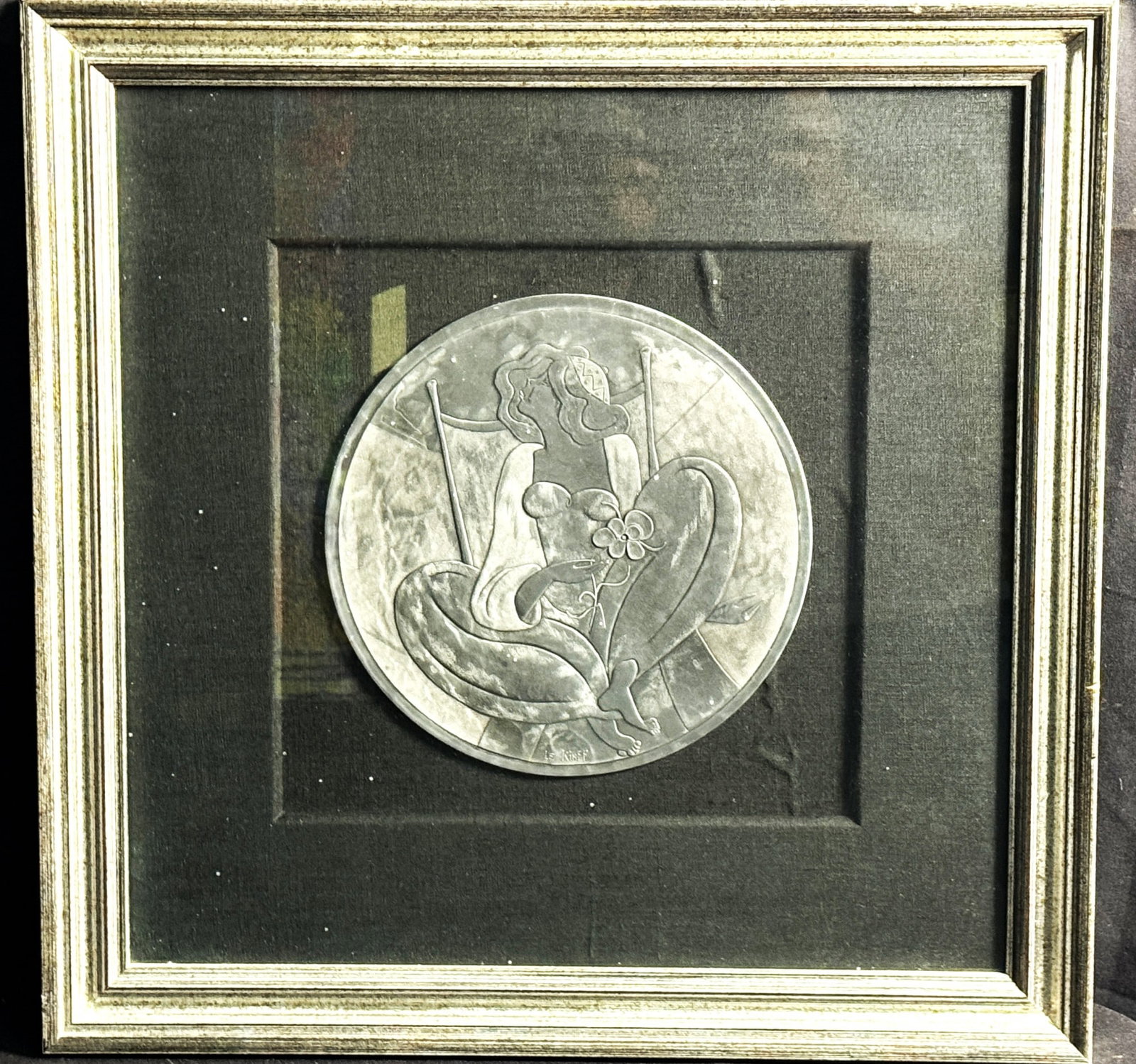 LINDA LE KINFF ROUND METAL PLATE: LINDA LE KINFF ROUND METAL PLATE Height: 19 in. by Width: 19