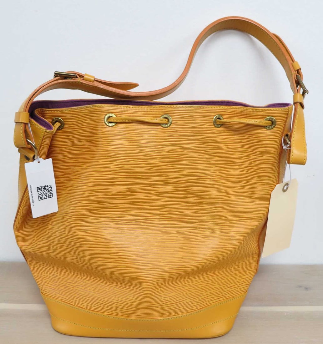 Louis Vuitton Noe Shoulder Bag in Epi Yellow: Louis Vuitton Noe Yellow Shoulder Bag in Epi Yellow Leather. Handles Golden Brass Hardware. SD0927 (Feb 1997),France. AAX6085,r. Handles Golden Brass Hardware. SD0927 (Feb 1997),France. AAX6085,