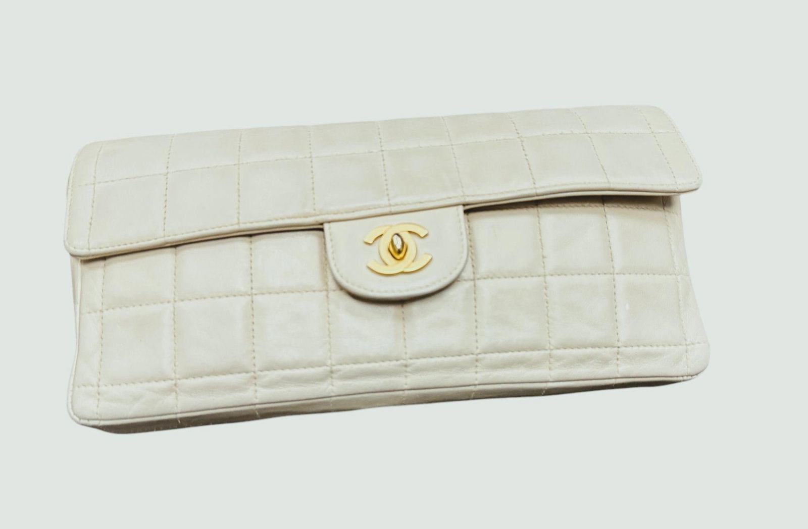 CHANEL HANDBAG: CHANEL HANDBAG