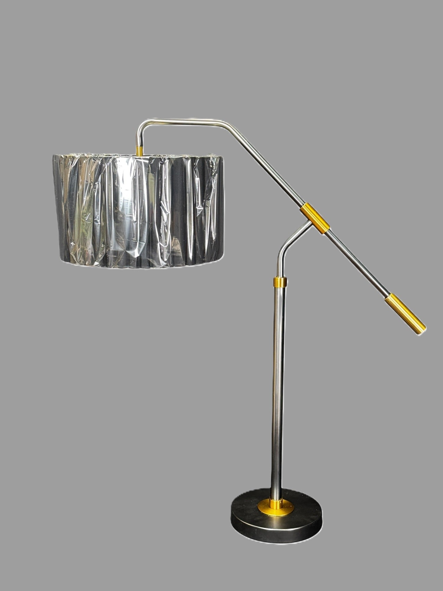 TABLE LAMP WITH PEWTER AND GOLD ACCENTS: TABLE LAMP WITH PEWTER AND GOLD ACCENTS