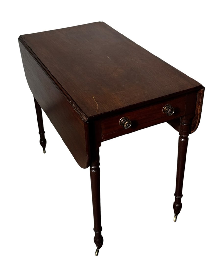 19TH C. ENGLISH PENDROKE DROP LEAF TABLE: 19TH C. ENGLISH SINGLE DRAWER PENDROKE DROP LEAF TABLE , SWING OUT BRACKET SUPPORTS UNDER THE DROP LEAFS. UNUSUAL FAUX DRAWER WITH PULLS ON 1 SIDE