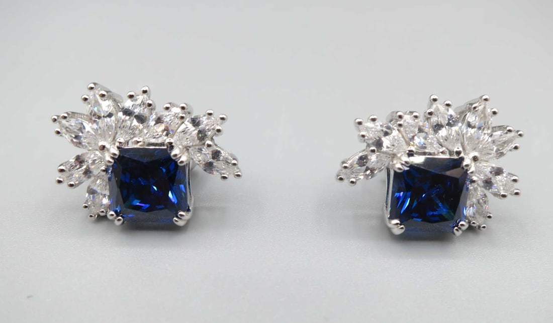 PAIR OF BLUE & WHITE TOPAZ FLOWER EARRINGS: PAIR OF BLUE & WHITE TOPAZ FLOWER STERLING SILVER POST EARRINGS. Height: 5/8 in. by Width: 3/4 in. by Depth: 1/4 in.