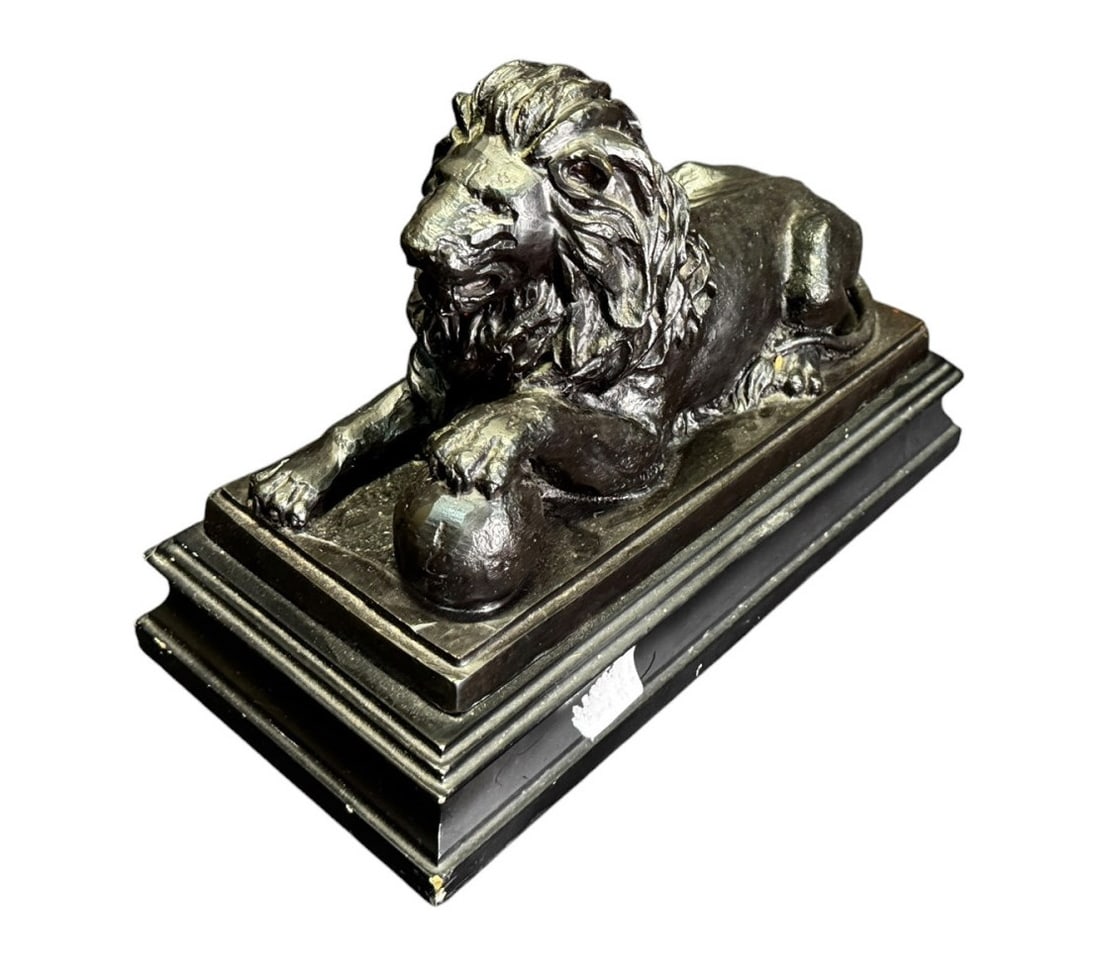 ANTIQUE CAST IRON LION (1 of 3)