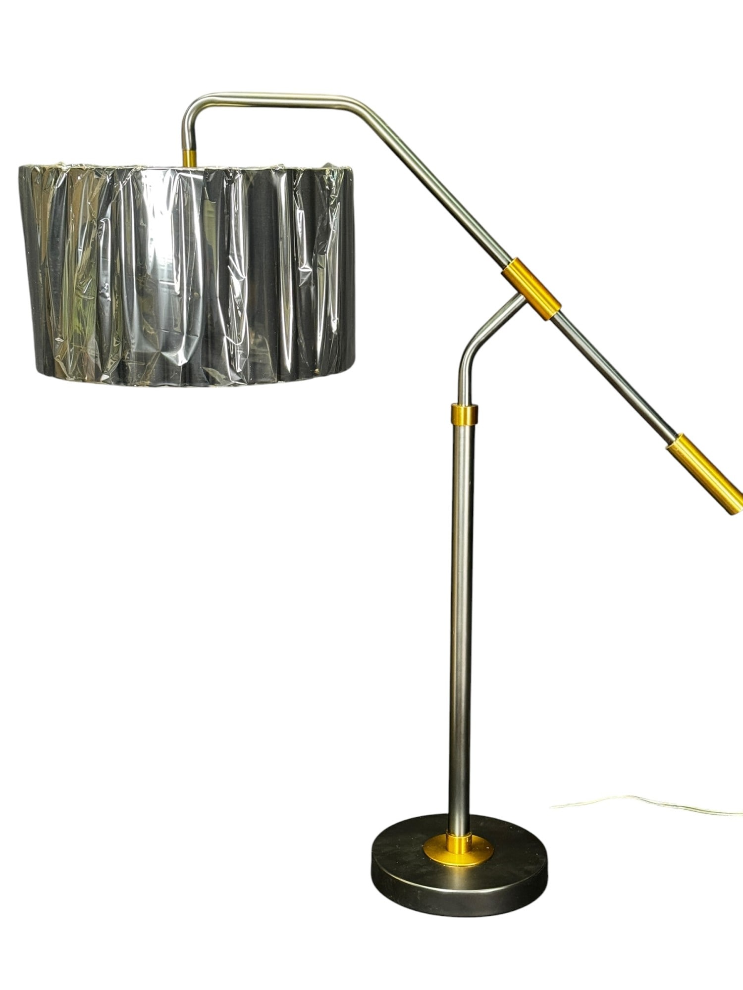 TABLE LAMP WITH PEWTER AND GOLD ACCENTS (1 of 3)
