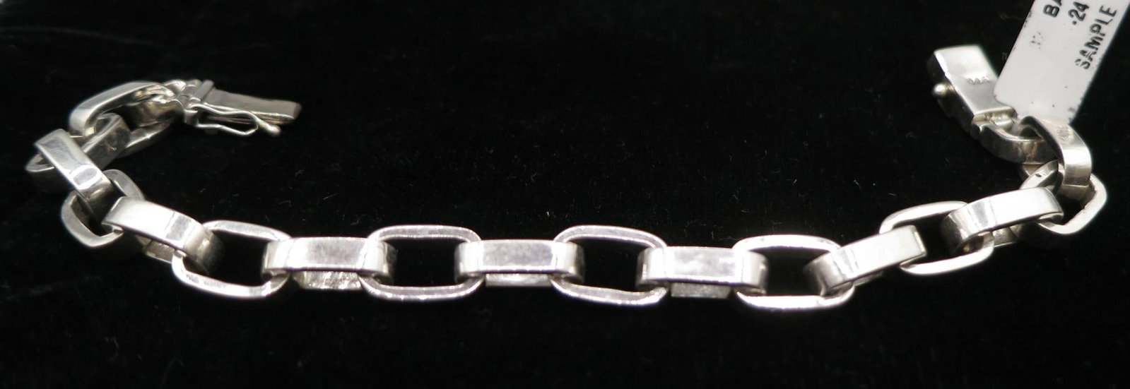 STERLING SILVER PLAIN CHAIN LINK BRACELET: STERLING SILVER PLAIN CHAIN LINK BRACELET. 42.63 grams Height: 5/16 in. by Width: 7 in.