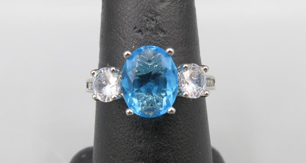 BLUE & WHITE TOPAZ STERLING SILVER SIZE EIGHT RING (1 of 3)