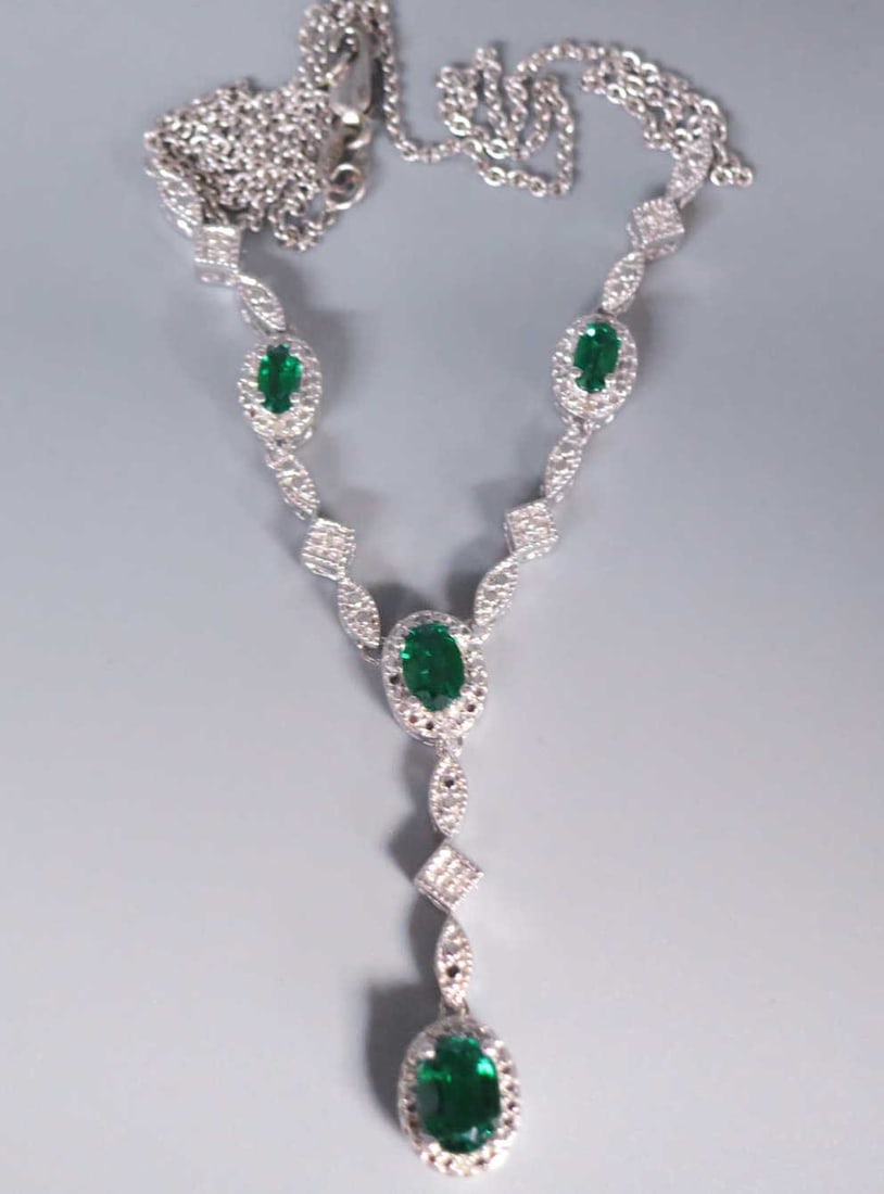 GREEN & WHITE SAPPHIRE PENDANT NECKLACE (1 of 3)