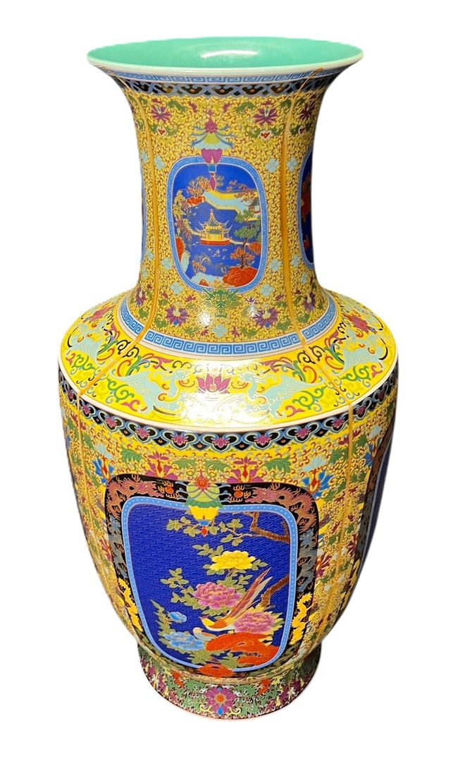 CIRCA 1920's CHINESE PORCELAIN VASE (1 of 5)