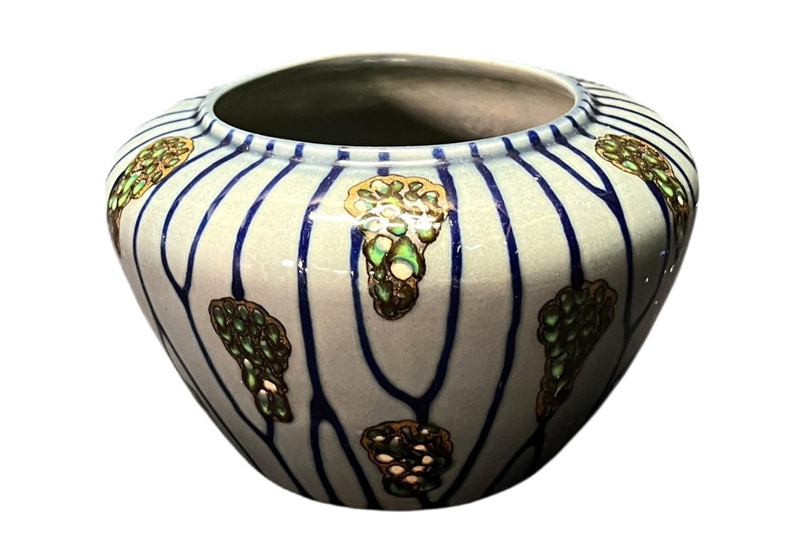 GLAZED CERAMIC ART BOWL: GLAZED CERAMIC ART BOWL. Height: 5 in. by Width: 8 in.