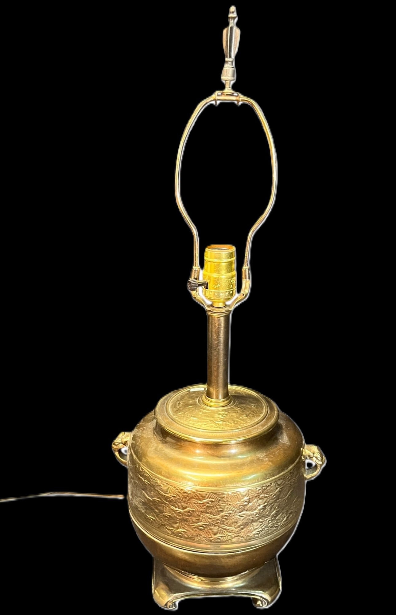 VINTAGE LARGE BRASS URN LAMP: VINTAGE LARGE BRASS URN LAMP Height: 23 in. by Width: 37 in. by Depth: 11 in.