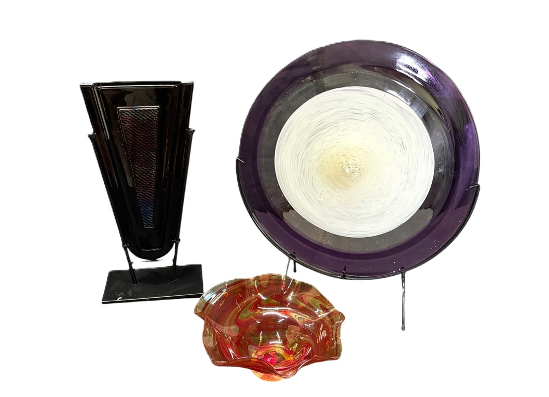 THREE VINTAGE ART GLASS DECORATIVE ITEMS (1 of 6)