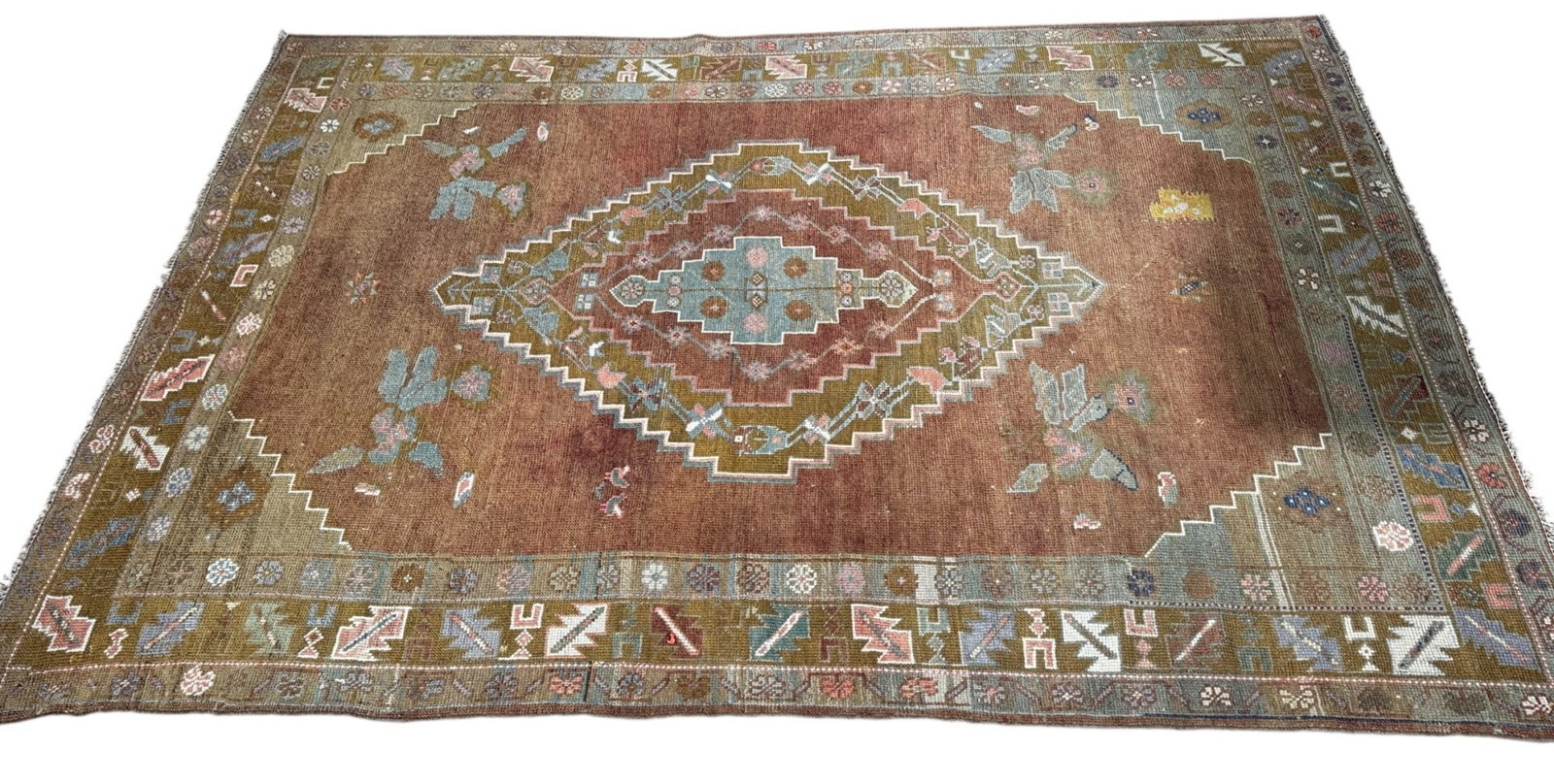 ANTIQUE OUSHAK RUG (1 of 5)