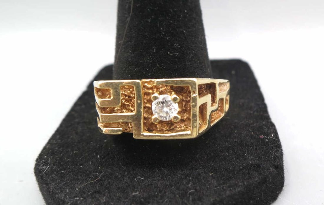 VINTAGE 14KT GOLD NUGGET STYLE DIAMOND RING: VINTAGE NUGGET STYLE 14KT YELLOW GOLD DIAMOND RING. SIZE 10.5. 8 GRAMS T.W.
