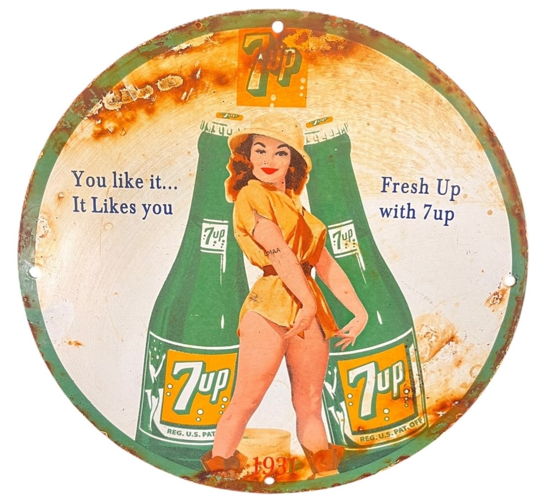 7 UP METAL SIGN: 7 UP METAL SIGN Height: 11.6 in. by Width: 11.6 in.