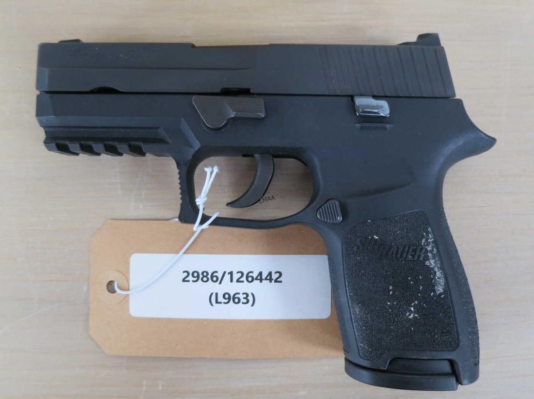 SIG SAUER P250 9MM PARA COMPACT MEDIUM PISTOL (1 of 5)