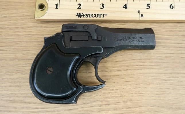 HIGH STANDARD DERRINGER .22 MAGNUM PISTOL: HIGH STANDARD DERRINGER .22 MAGNUM PISTOL. Good condition, Normal Handling Marks, Scattered Spotting and/or Pitting. 3.5" Barrel. Shiny Bore, Tight Action Over-Under Derringer A tiny powerhouse, this