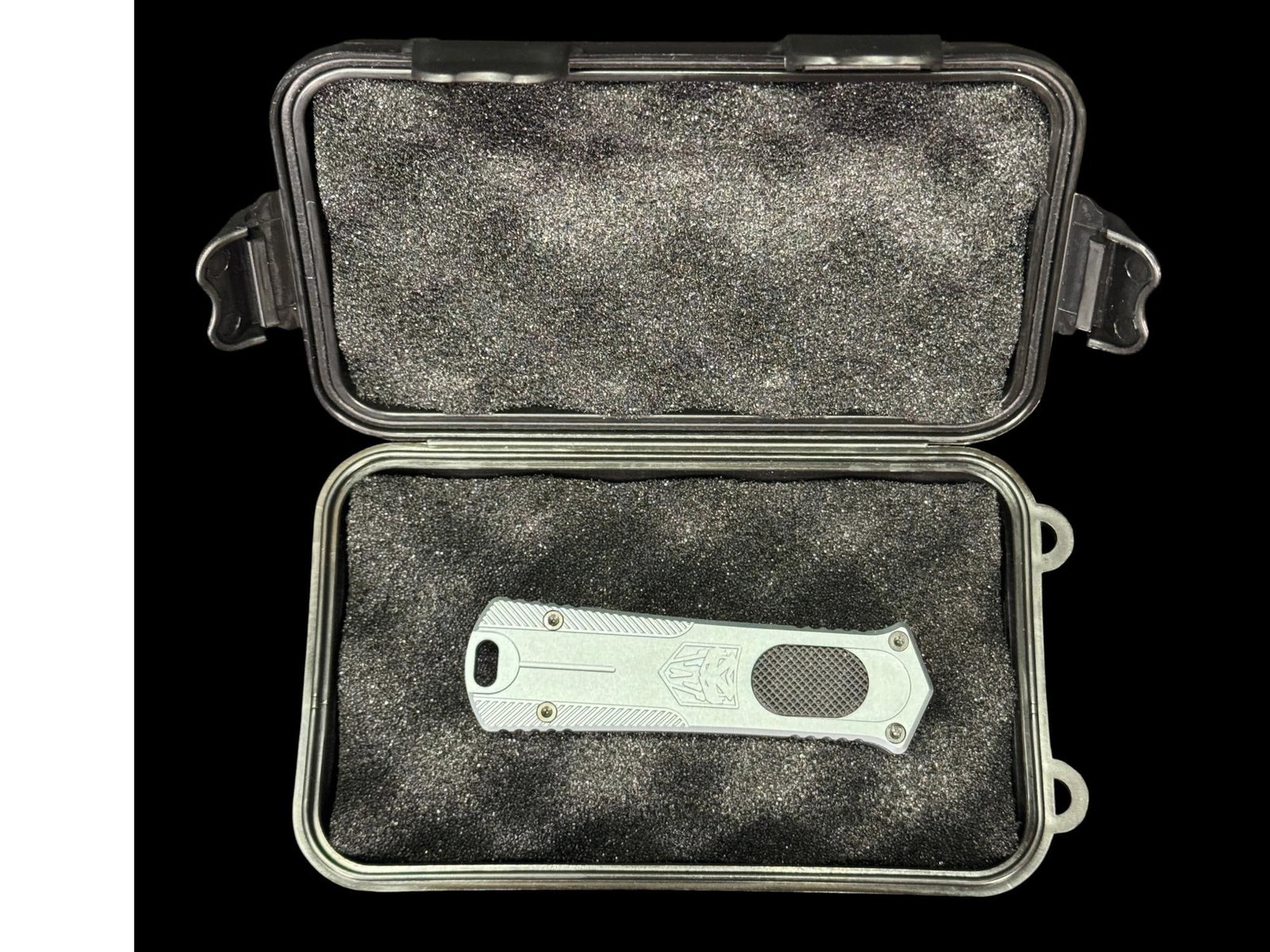 COBRATEC COMPACT OTF AUTOMATIC KNIFE: COBRATEC COMPACT OTF AUTOMATIC KNIFE - D2 STEEL. SILVER GRAY MACHINED HANDLE WITH POCKET CLIP AND HARD CASE. BRAND NEW.3" HANDLE AND 5' WITH EXTENDED DAGGER BLADE.