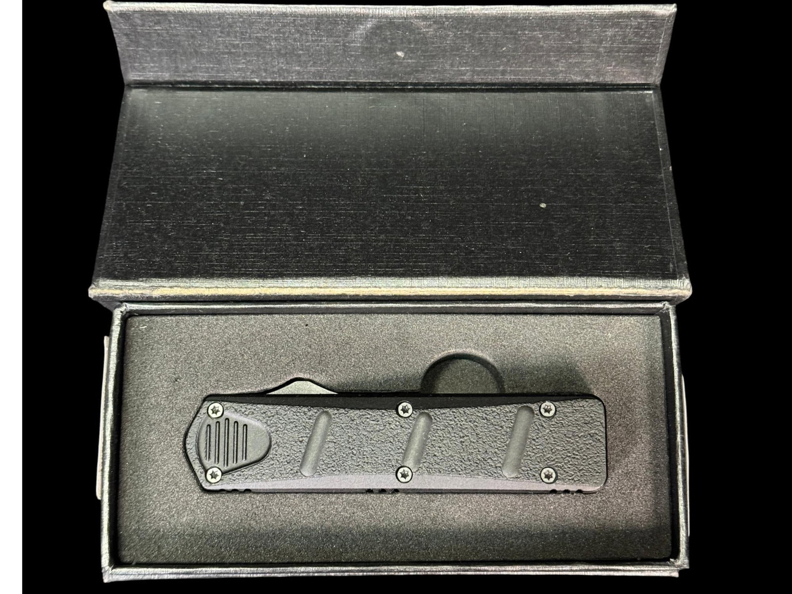 BOKER PLUS OTF "AUTOMAT KALASHNIKOVE": BOKER PLUS OTF "AUTOMAT KALASHNIKOVE" D2 TOOL STEEL BLADE. 4" HANDLE 6.5" WITH BLADE EXTENDED. BRAND NEW IN BOX