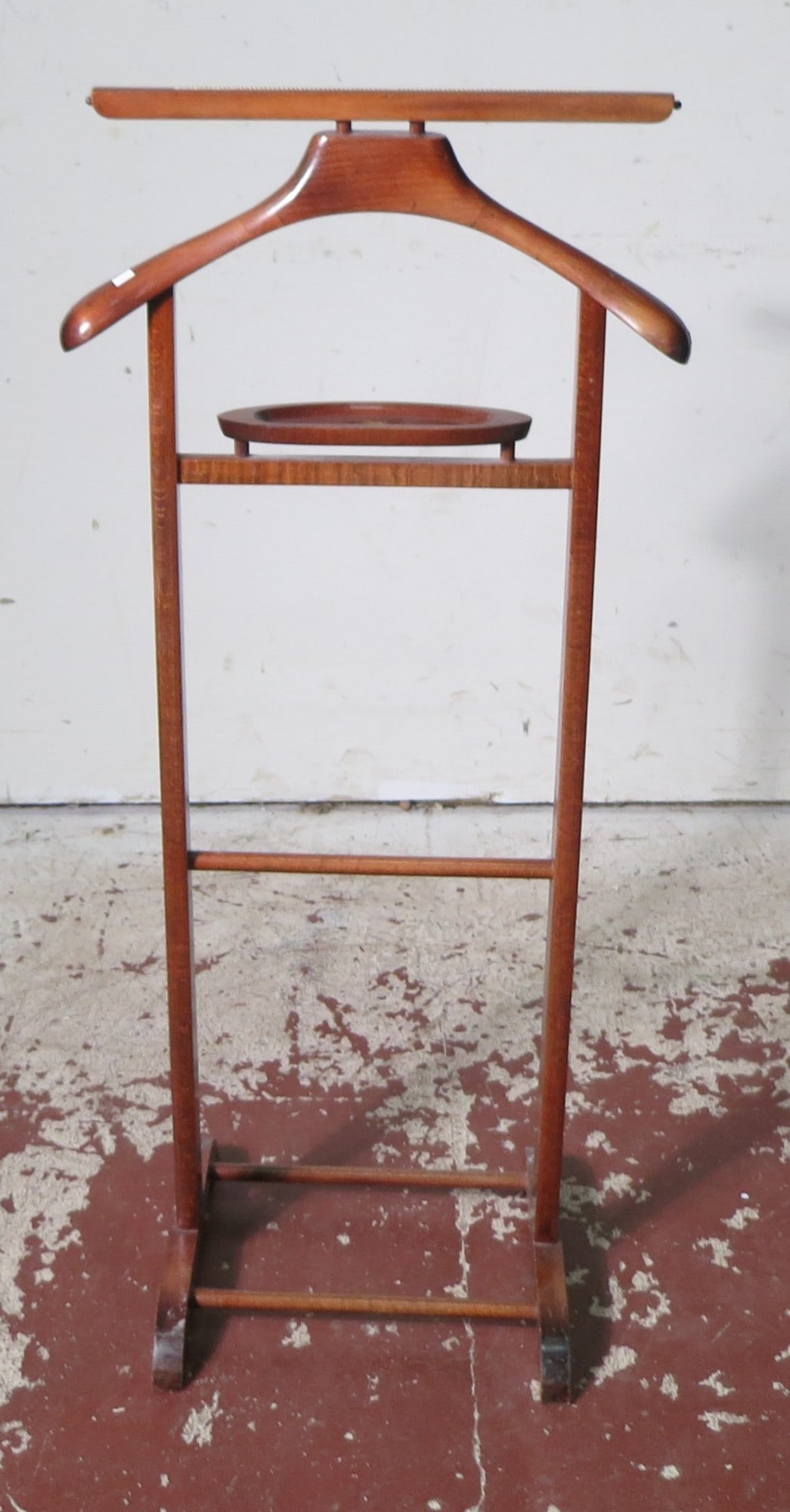VALET STAND (1 of 2)