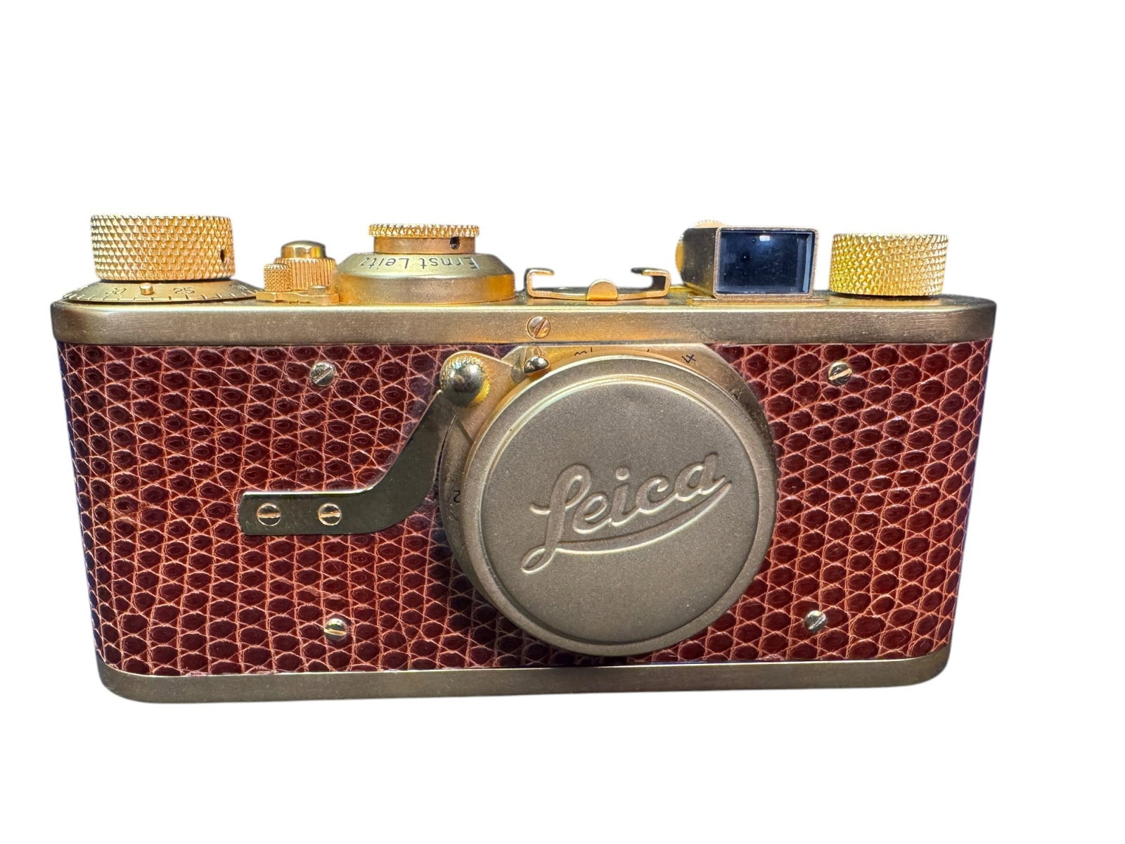 EARLY 1929 RARE LEICA GOLD PLATED CAMERA: EARLY 1929 RARE LEICA 1 MODEL A LUXUS GOLD PLATED CAMERA POSSIBLY A RARE PROTYPE SERIAL NUMBER 19659 IS EARLIER THAN THE DOCUMENTED LUXUS WITH BOX AND FODIS RANGEFINDER A SIMALAR ONE SOLD FOR 392,000