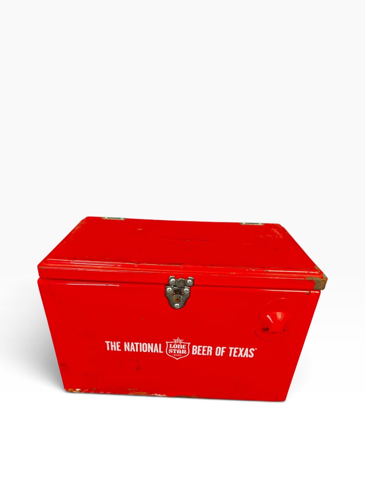 VINTAGE LONESTAR BEER COOLER: VINTAGE LONESTAR BEER COOLER , MINOR SCRATCHES BUT IN REALLY NICE SHAPE. LATCH IS MISSING Height: 11 in. by Width: 18 in. by Depth: 10 and 10 in.