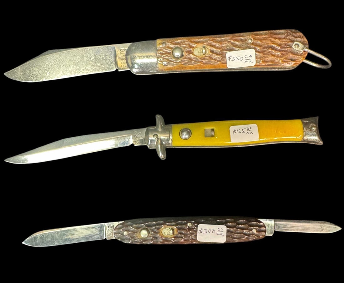 3 - VINTAGE AUTOMATIC KNIVES. ASSORTED COLLECTION - 3