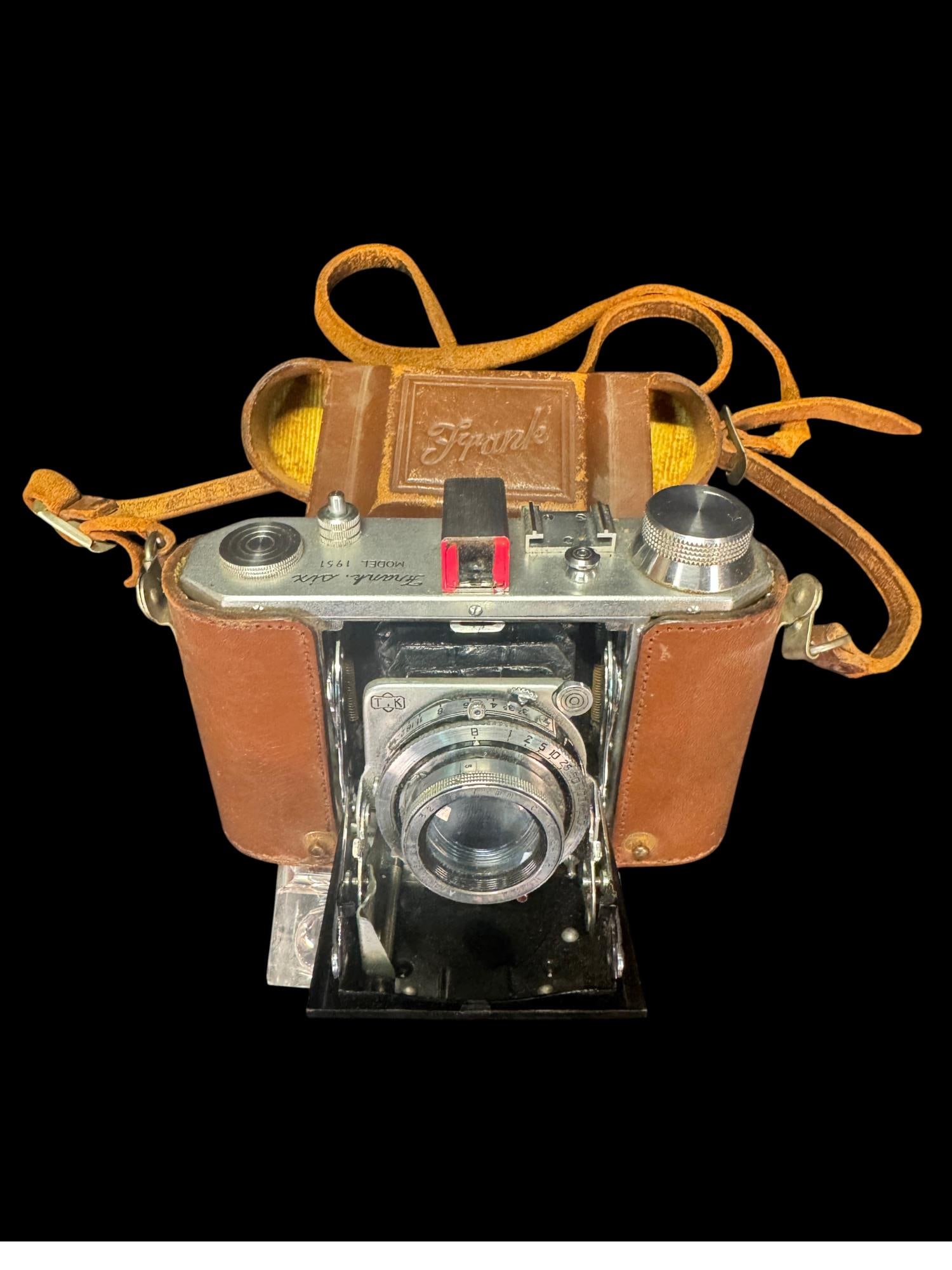 FRANKA SIX MODEL 1951 FOLDING MEDIUM FORMAT CAMERA (1 of 4)