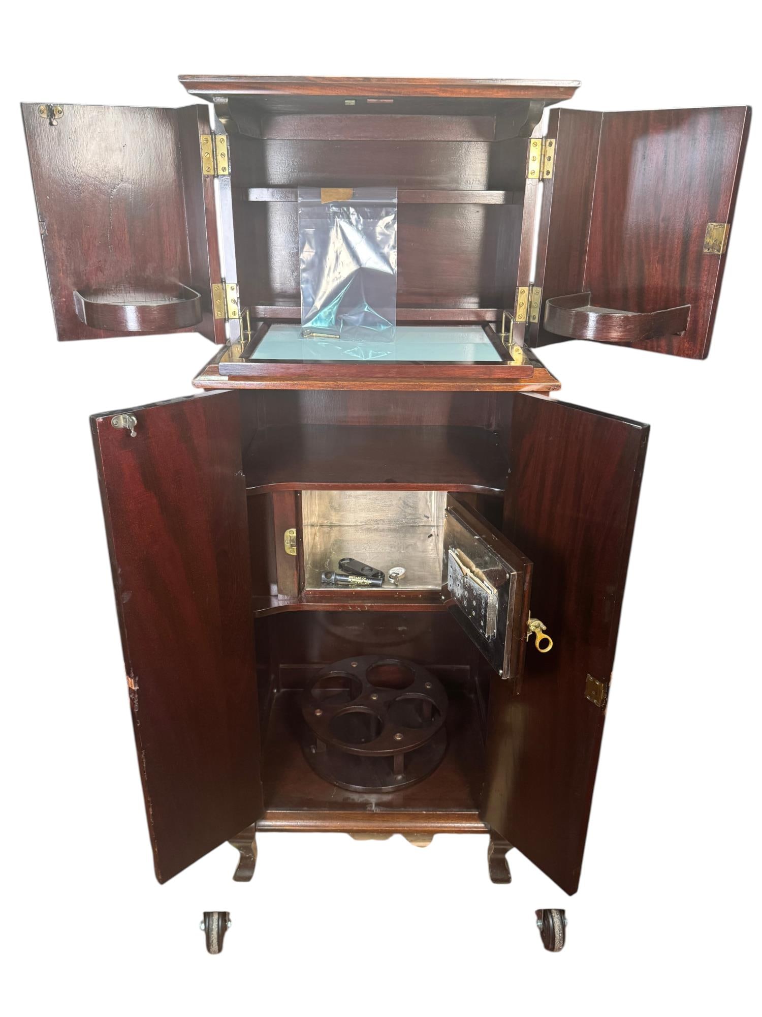 VINTAGE MAHOGANY COCKTAIL / BAR CABINET. (1 of 10)