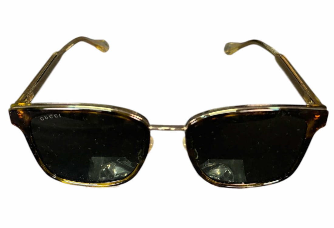ONE PAIR OF GUCCI SUNGLASSES WITH CASE (1 of 3)