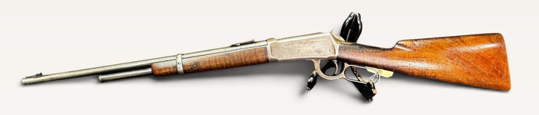 WINCHESTER 1894 LEVER ACTION EASTERN CARBINE.: WINCHESTER 1894 LEVER ACTION EASTERN CARBINE. 32 CAL. Serial #673348 (L1064) 4131
