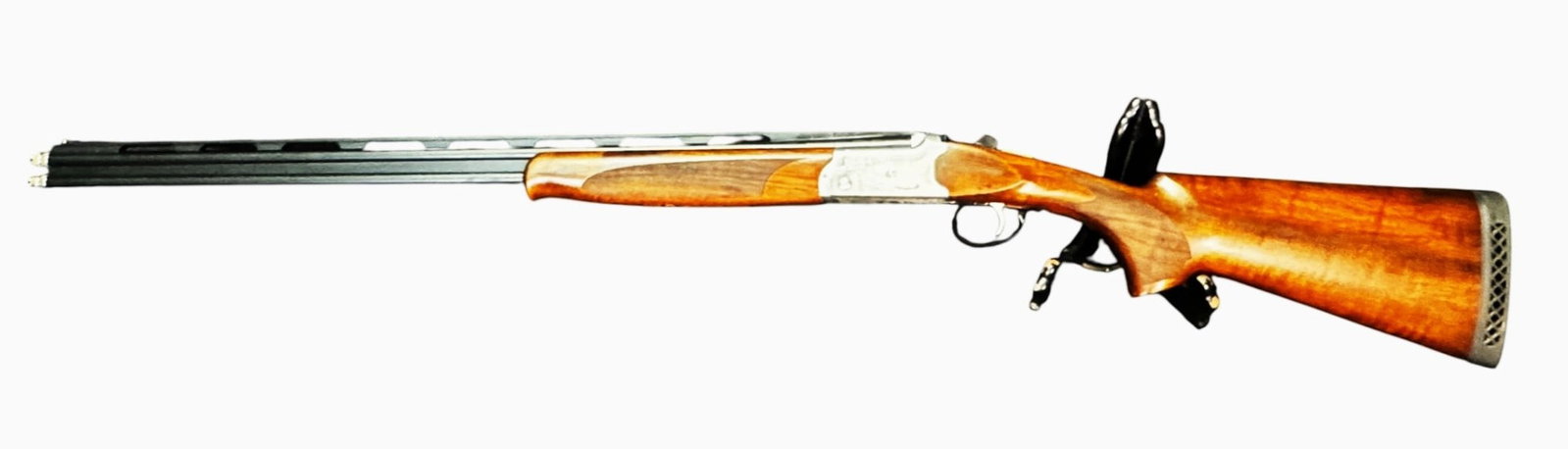 ATI CALVARY SPORT 410 W/ EJECTOR OVER/UNDER: ATI CALVARY SPORT 410 W/ EJECTOR OVER/UNDER WITH NATURAL WOOD STCK AND ENGRAVED STEEL BODY. SERIAL 720-H25UU-8509. (L1087)