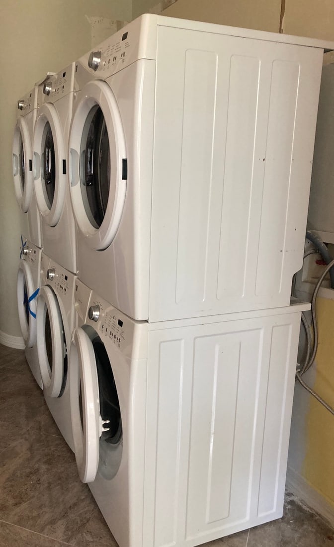 KENMORE STACKABLE WASHER / DRYER WITH GAS (1 of 1)