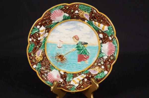 19th C. GEORGE JONES MAJOLICA SHRIMP/CLAM PLATE: 19th CENTURY GEORGE JONES MAJOLICA SHRIMP/CLAM PLATE. Height: 9 1/2 in. by Width: 9 1/2 in.