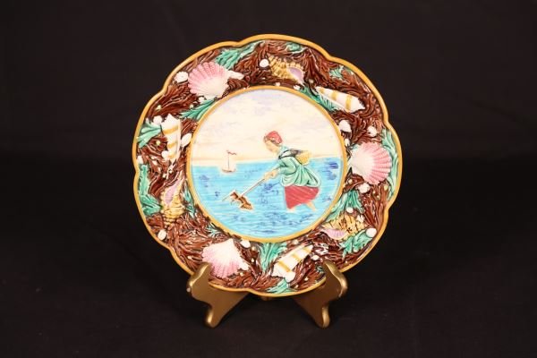 19th C. GEORGE JONES MAJOLICA SHRIMP/CLAM PLATE: 19th CENTURY GEORGE JONES MAJOLICA SHRIMP/CLAM PLATE. Height: 9 in. by Width: 9 in.