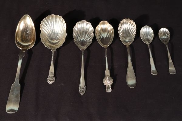 LOT OF SEVEN STERLING SILVERWARE PIECES: LOT OF SEVEN STERLING SILVERWARE PIECES WEIGHT: 1 lb 0.9 oz. Height: 11 1/2 in. by Width: 2 1/2 in.