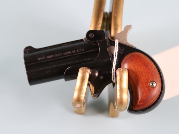 DAVIS D-32: DAVIS D-32 CALIBER:32 AUTO SERIAL NUMBER:283078