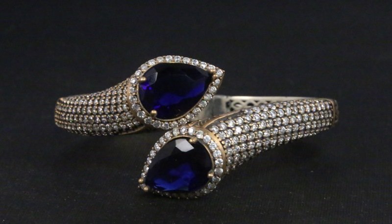 SAPPHIRE TURKISH ESTATE BANGLE BRACELET: SAPPHIRE TURKISH ESTATE BANGLE BRACELET.