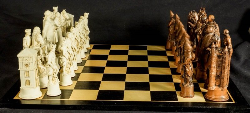 KING GEORGE III VERSUS GEORGE WASHINGTON CHESS SET: KING GEORGE III VERSUS GEORGE WASHINGTON ARMY CHESS SET. Height: 7 in. by Width: 2 in. by Depth: 2 in.