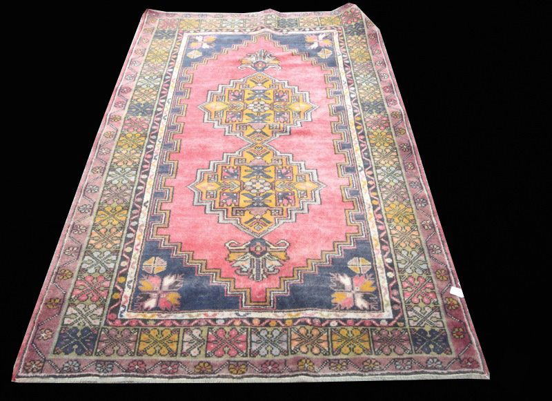 ANATOLIAN PERSIAN RUG: ANATOLIAN PERSIAN RUG. Height: 6 ft. 7 in. by Width: 4 ft. 0 in.