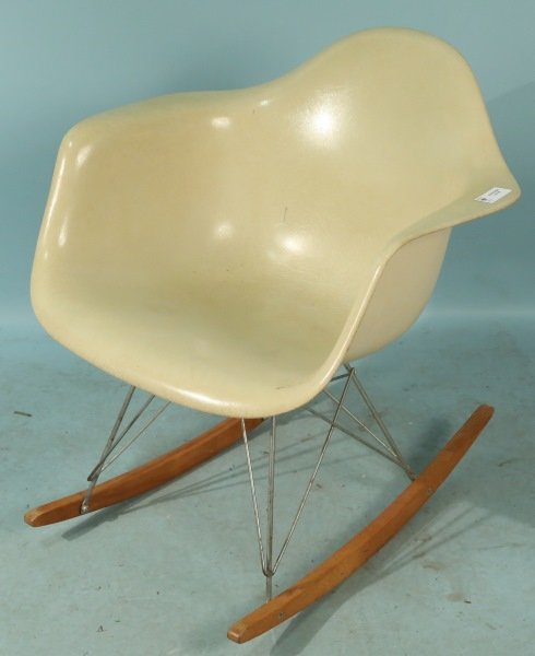 VINTAGE MID-CENTURY MODERN ROCKING CHAIR: VINTAGE MID-CENTURY MODERN ROCKING CHAIR. Height: 30 in. by Width: 25 in. by Depth: 20 in.