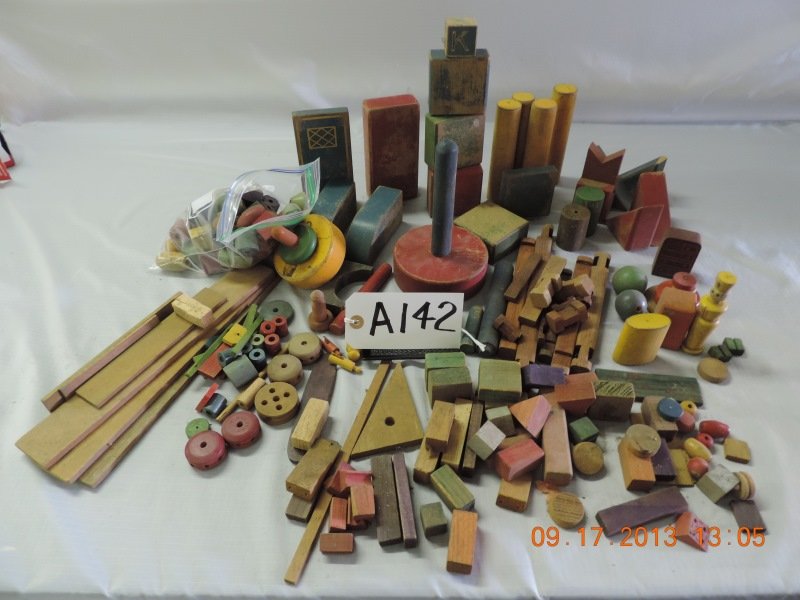 Mixed lot of blocks: Mixed lot of blocks: several sets, lincoln logs, tinker toys, bag of stringing beads and misc. others. a142
