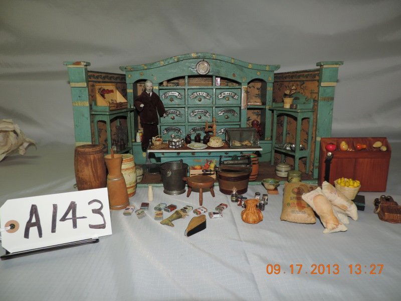 Diorama “CountryStore”: Diorama “CountryStore” with lots of furnishings and male store keeper. a143
