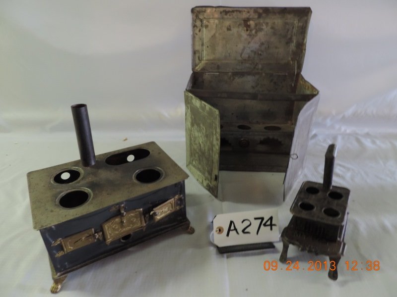Mixed lot of 3 tin stoves: Mixed lot of 3 tin stoves a274
