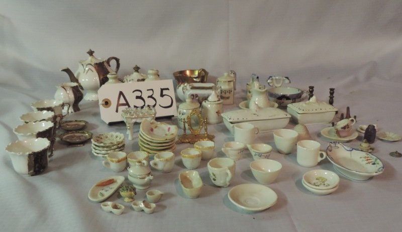 Mixed lot of miniature dinnerware pieces: Mixed lot of miniature dinnerware pieces a335