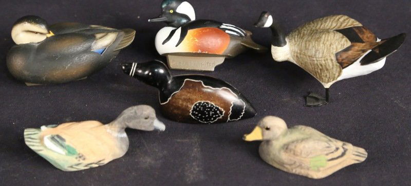 MIXED LOT OF 6 DUCKS FIGURES: MIXED LOT OF 6 DUCKS FIGURES Height: 2 1/2 in. by Width: 4 in. by Depth: 2 in.