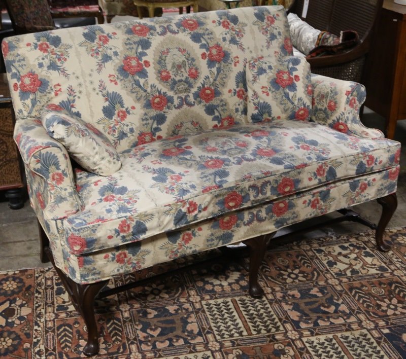 VINTAGE CUSTOM MADE SETTEE IN FLORAL PRINT UPHOLSTERY: VINTAGE CUSTOM MADE SETTEE IN FLORAL PRINT UPHOLSTERY. Height: 38 in. by Width: 27 in. by Depth: 59 in.