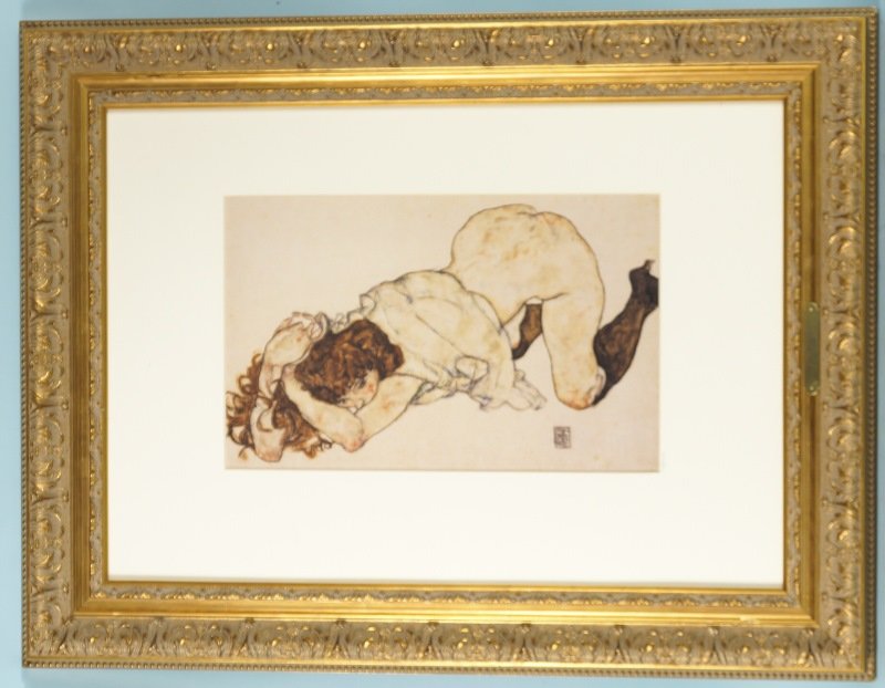 EGON SCHIELE "KNIENDES MADCHEN" OFFSET LITHO: EGON SCHIELE "KNIENDES MADCHEN AUF BEIDE ELLBOGEN GESTUTZT." OFFSET LITHOGRAPH IN COLORS. 338 OF 1000. Height: 33 and 27 in. by Width: 26 and 19 1/4 in.