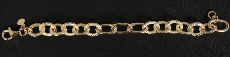 GOLD LINK CHAIN BRACELET: GOLD LINK CHAIN BRACELET. 7 INCH.