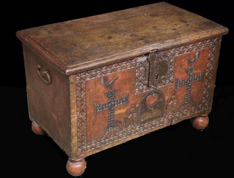 18th CENTURY GERMAN OAK CARVED TRUNK: 18th CENTURY GERMAN OAK CARVED TRUNK WITH HESSIAN SOLDIERS, CROSSES MOUNTED BY ROOSTERS AND HEART DEAD CENTER, ON BALL FEET. Height: 33 in. by Width: 25
