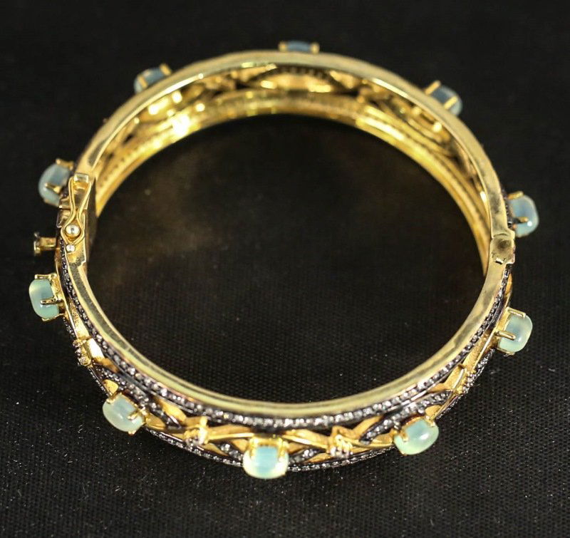 YELLOW GOLD MOONSTONE BANGLE BRACELET: YELLOW GOLD MOONSTONE BANGLE BRACELET. 2 1/2 INCH DIAMETER.
